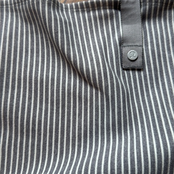 Lululemon Vinyasa Snap Scarf/Wrap/Cover Up Heathered Gray/White Stripe. - Picture 5 of 11
